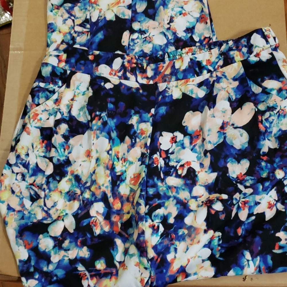 Floral chiffon pants size M Worthington
